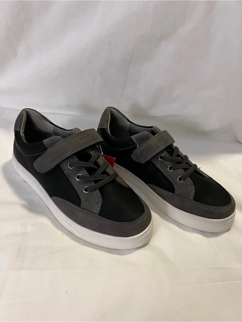 Boy’s Black and Gray Casual Elastic No-Tie Sneakers Size 4